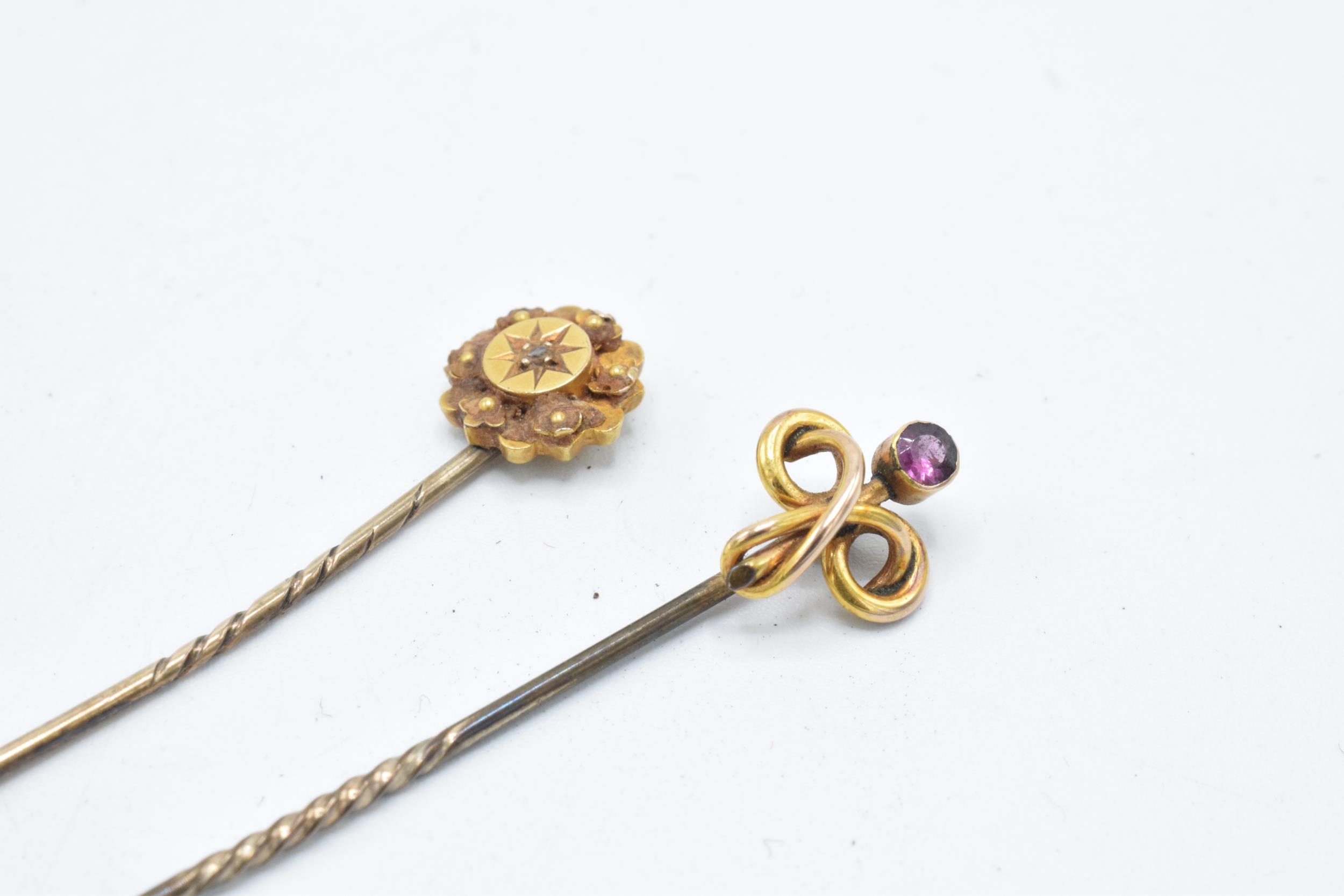 A pair of 9ct gold (tests as 9ct or better) stick pins, one set with amethyst, the other with - Image 3 of 4