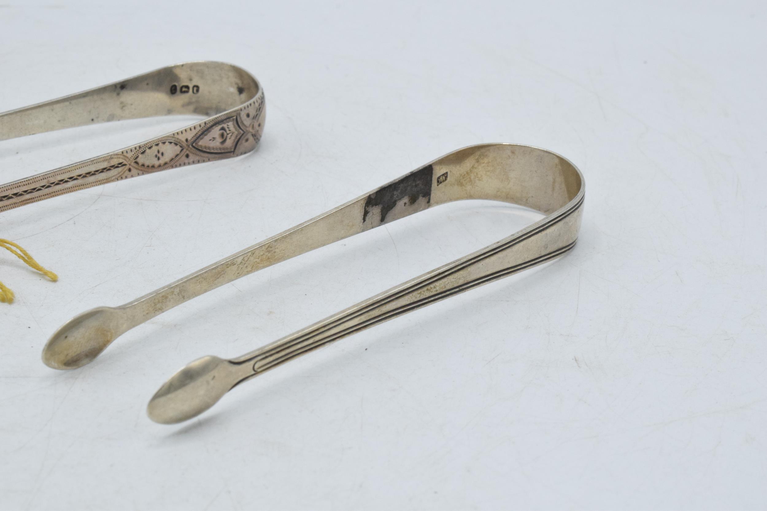 A trio of Georgian sugar tongs, one with bright cut decoration and 2 similar, 92.7 grams (3). - Image 3 of 5