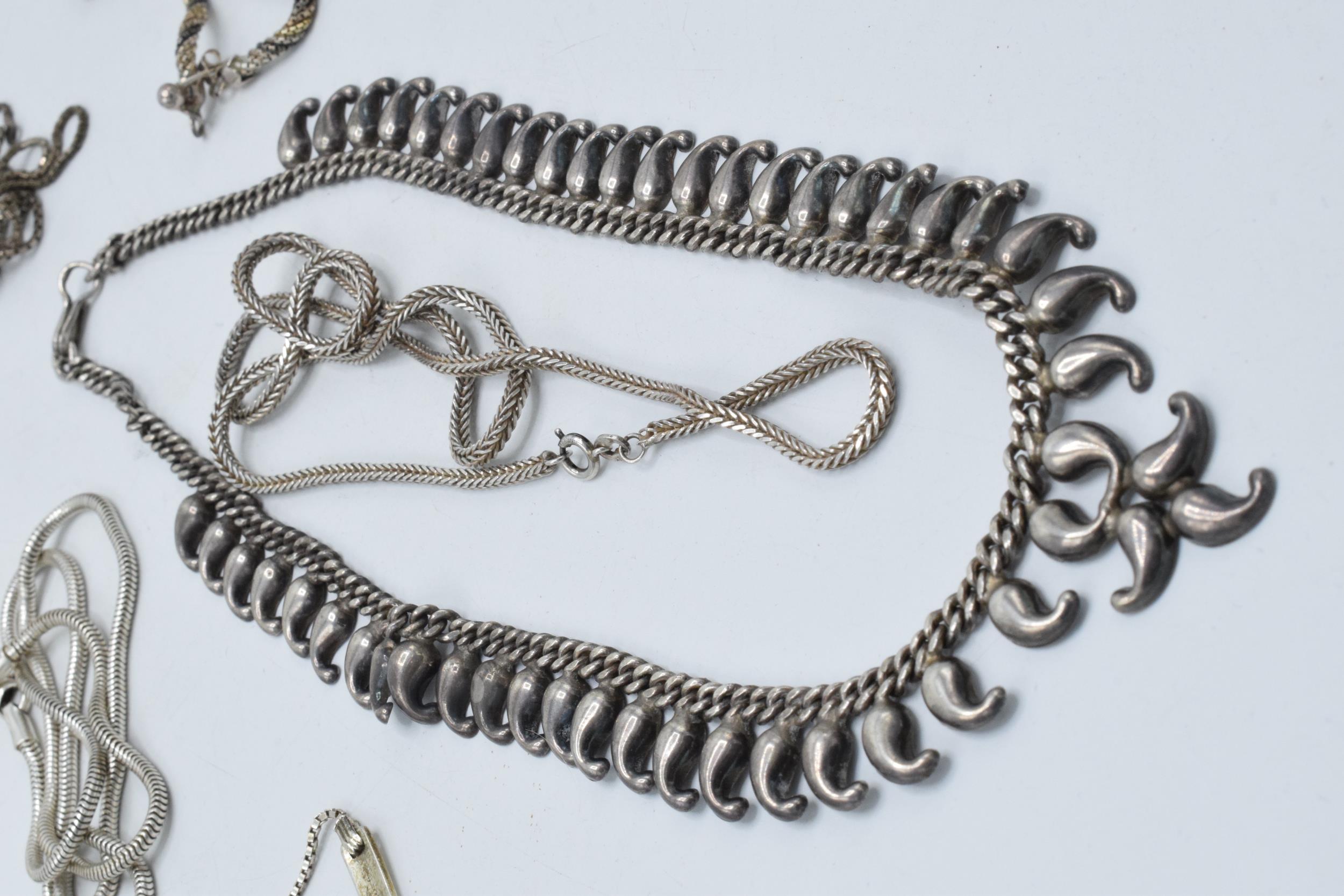 A collection of silver chains and necklaces of varying lengths and styles, 190.8 grams. - Image 3 of 6