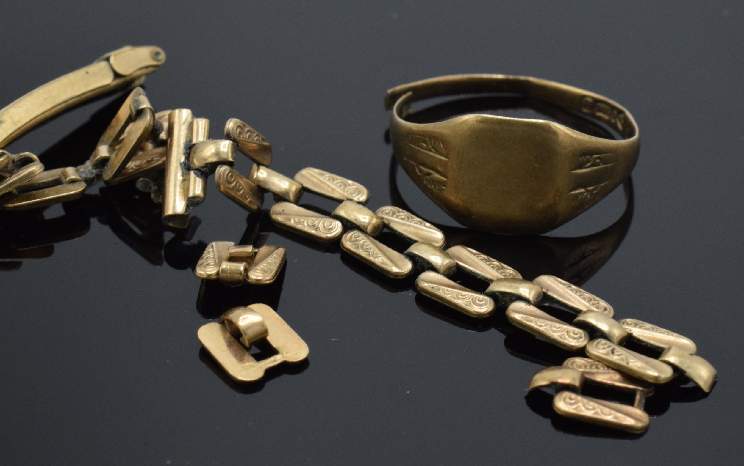 A collection of scrap 9ct gold items to include a Chester signet ring and a watch strap, 9.2 grams - Image 3 of 4