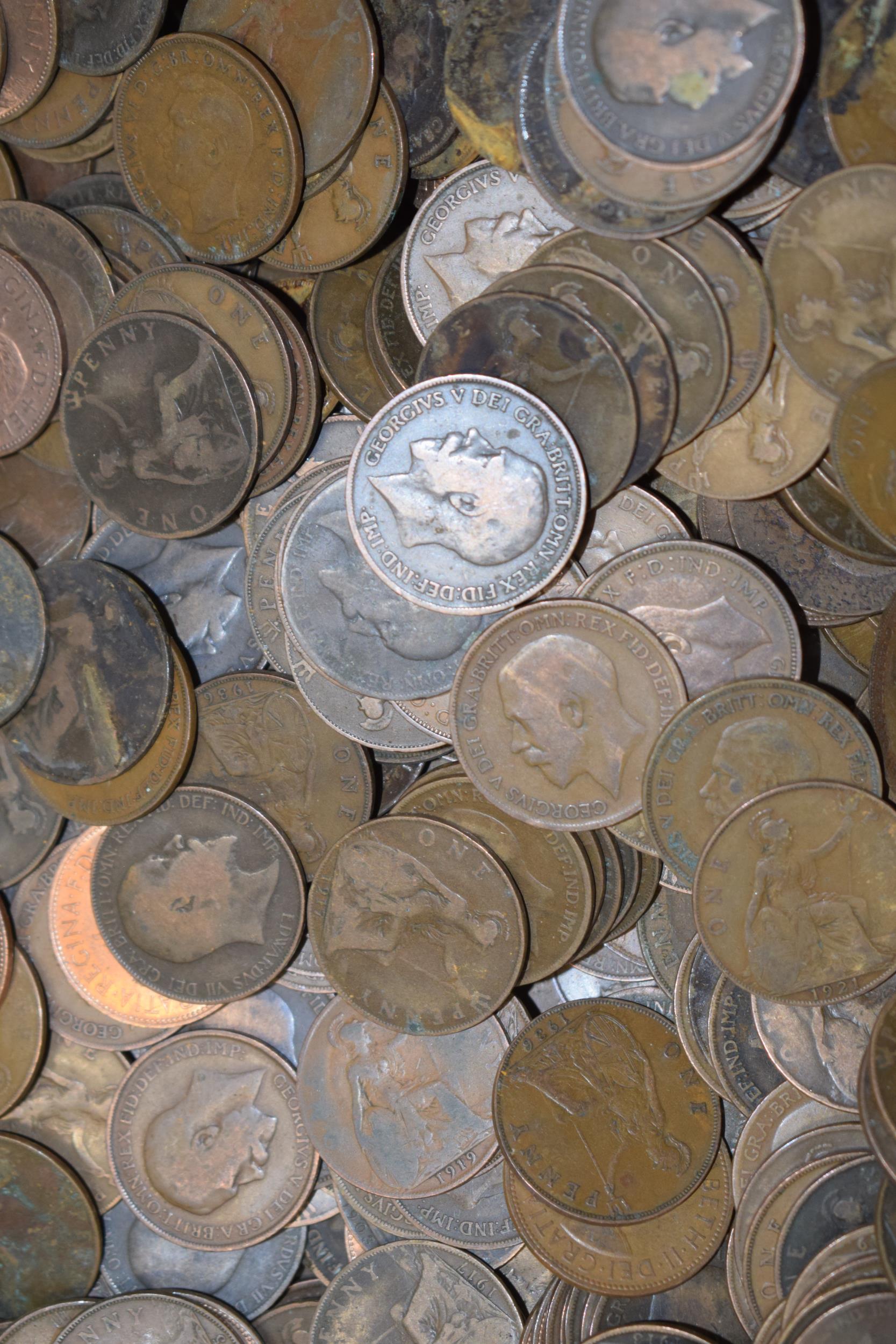 A large collection of copper pre decimal coinage, mainly one penny coins, circa 11kg.