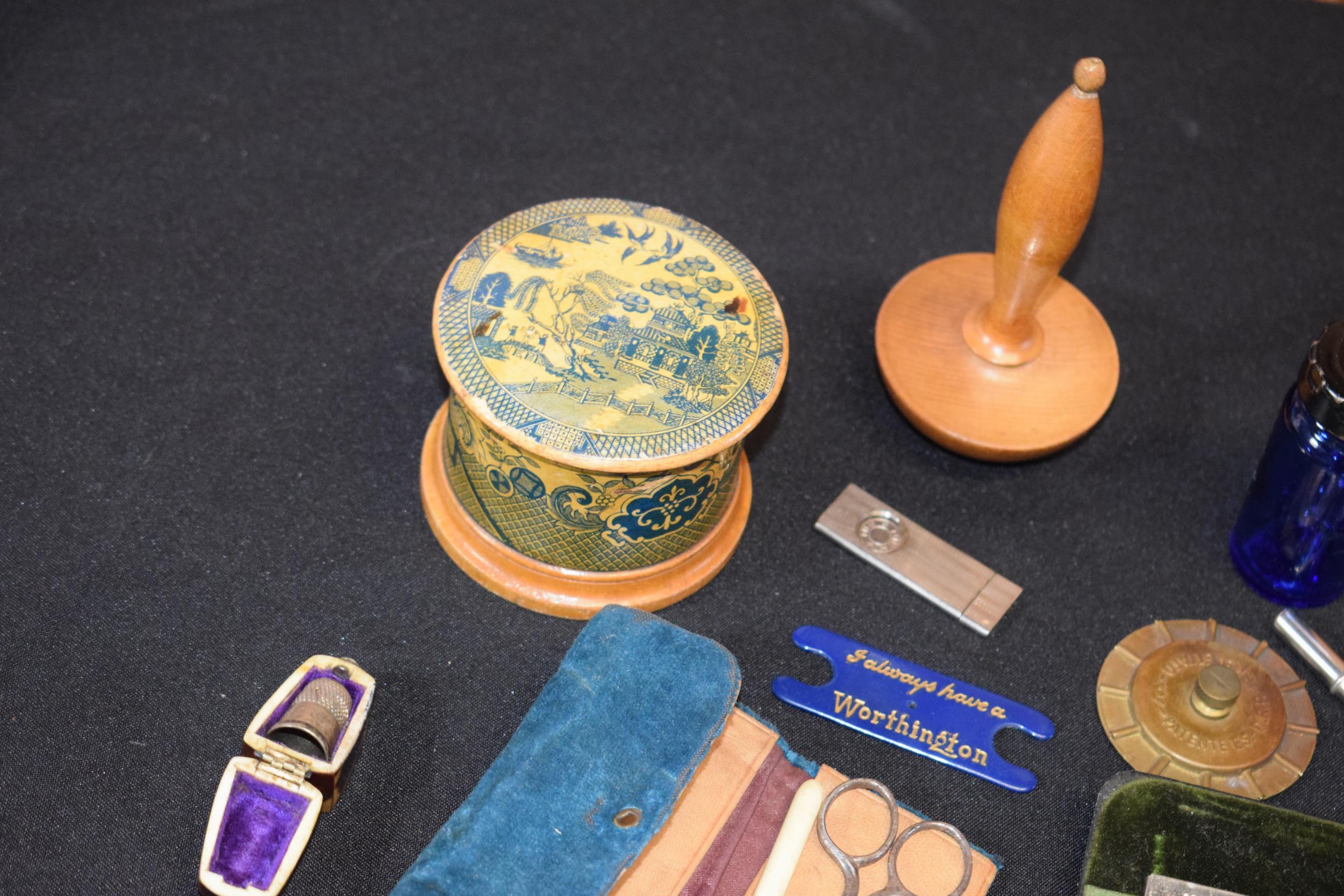 Mixed items to include a silver Charles Horner thimble in case, sewing equipment, treen, coloured - Image 2 of 7
