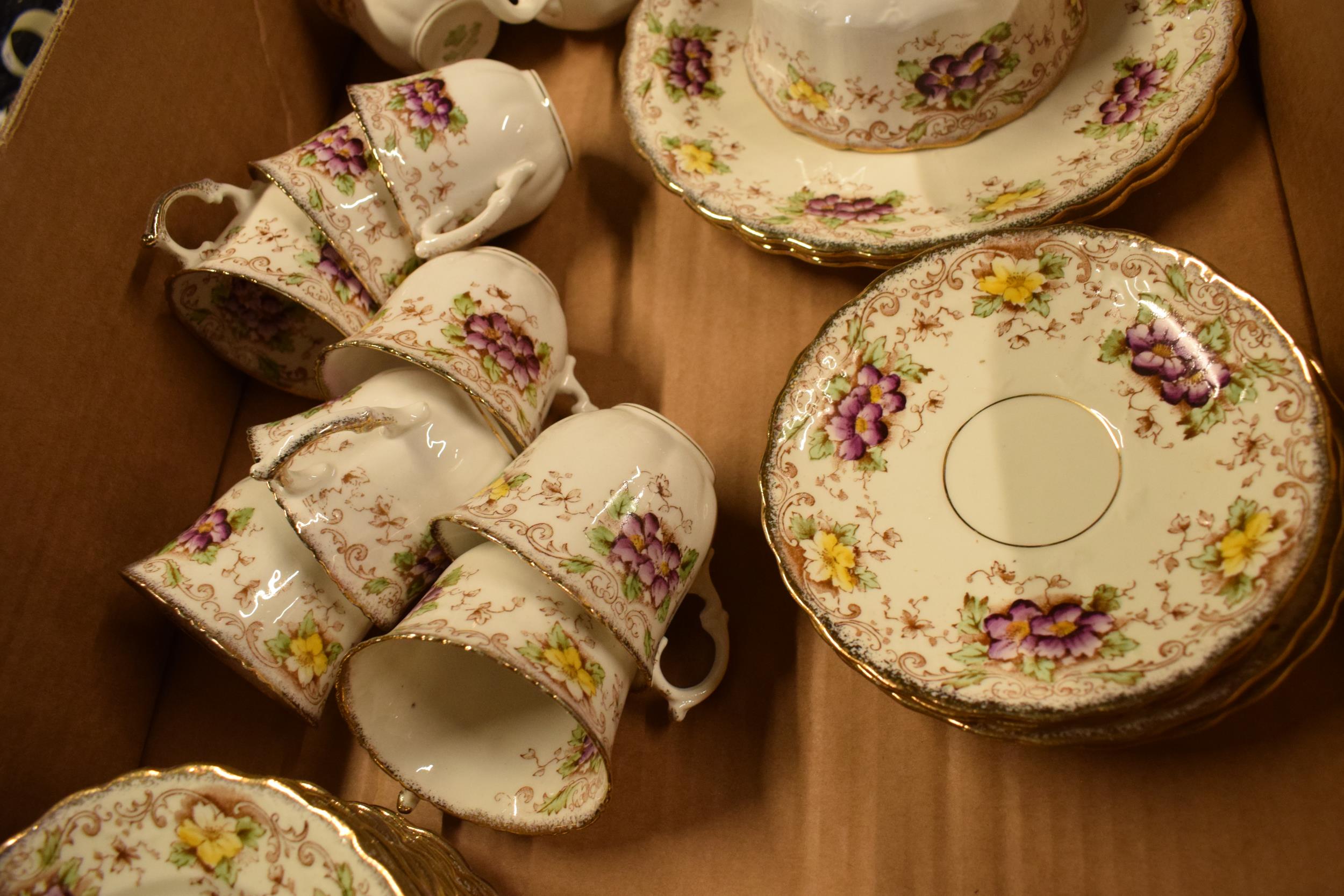 Melba China tea ware to include 9 cups, 12 saucers, 12 sides, milk and sugar with a cake plate. In - Image 3 of 6