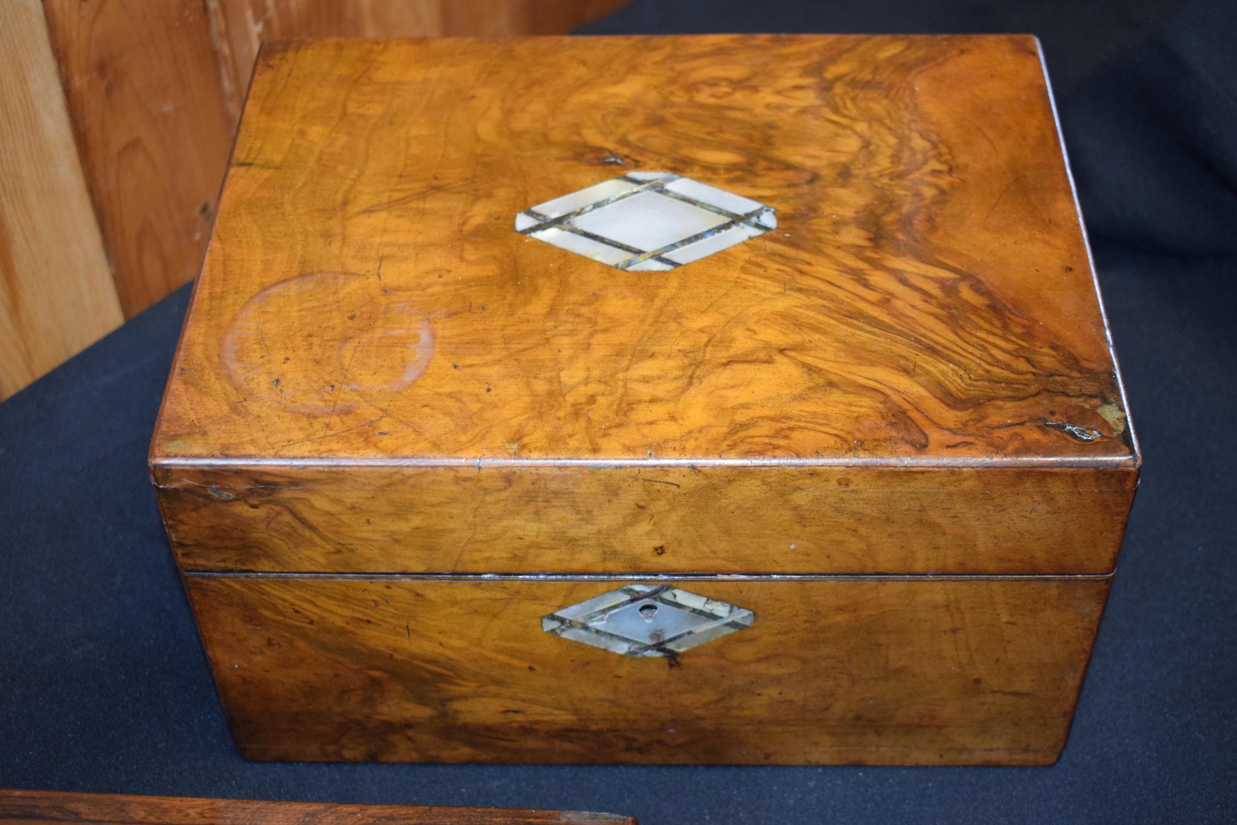 19th century writing slope complete with 2 glass containers with metal lids with Mother of Pearl - Image 4 of 5