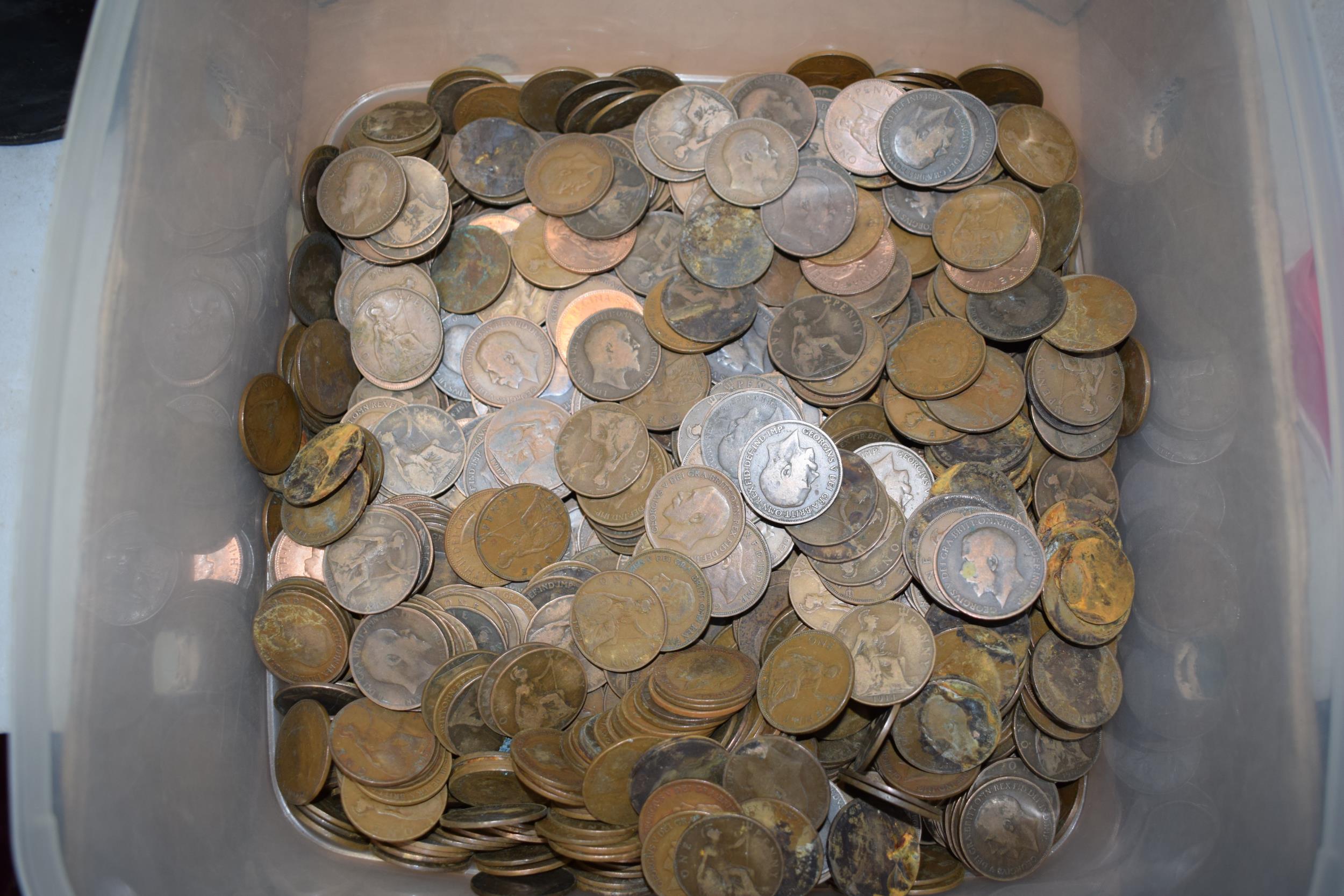 A large collection of copper pre decimal coinage, mainly one penny coins, circa 11kg. - Image 2 of 2