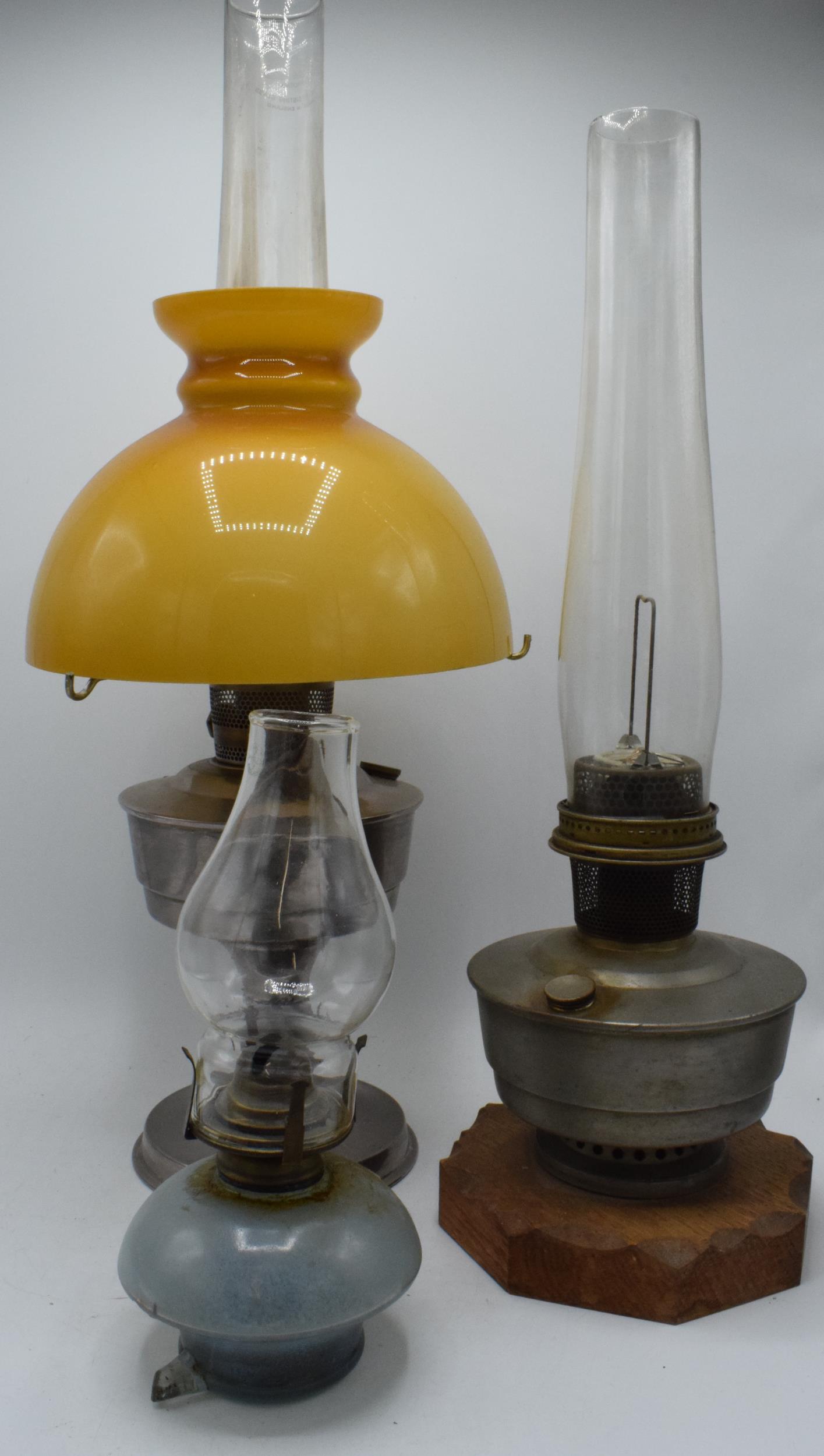 A collection of early 20th century oil lamps to include examples by Aladdin and Queen Anne. Three in
