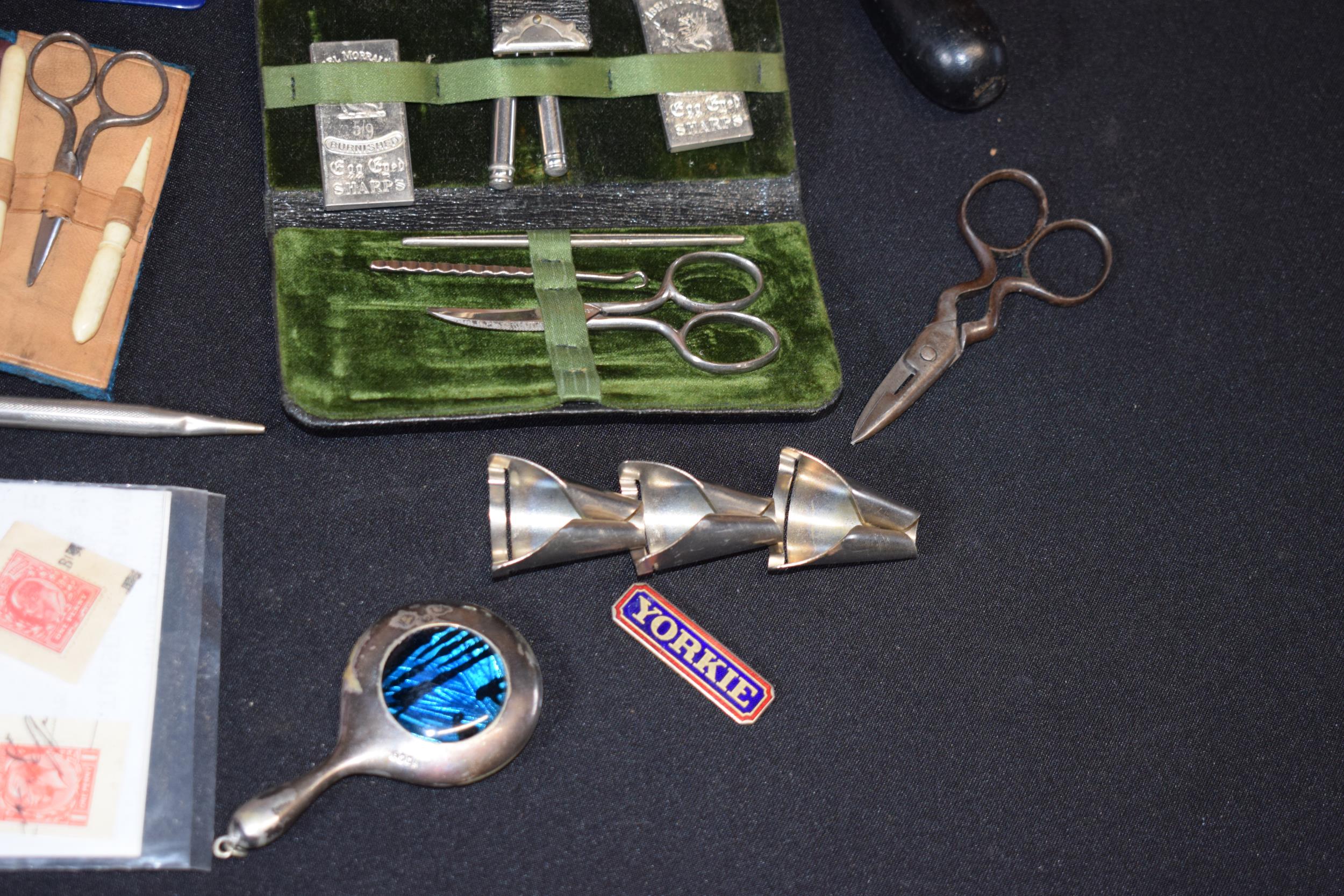 Mixed items to include a silver Charles Horner thimble in case, sewing equipment, treen, coloured - Image 5 of 7