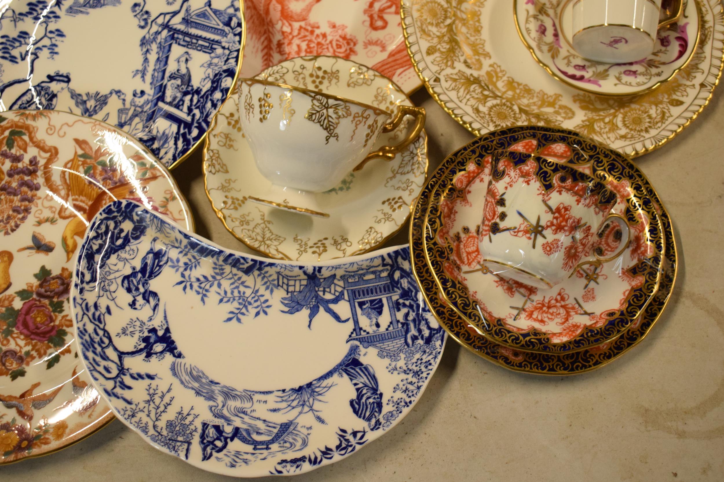 Royal Crown Derby plates and similar to include patterns such as Mikado, Vine, Olde Avesbury and - Image 2 of 8