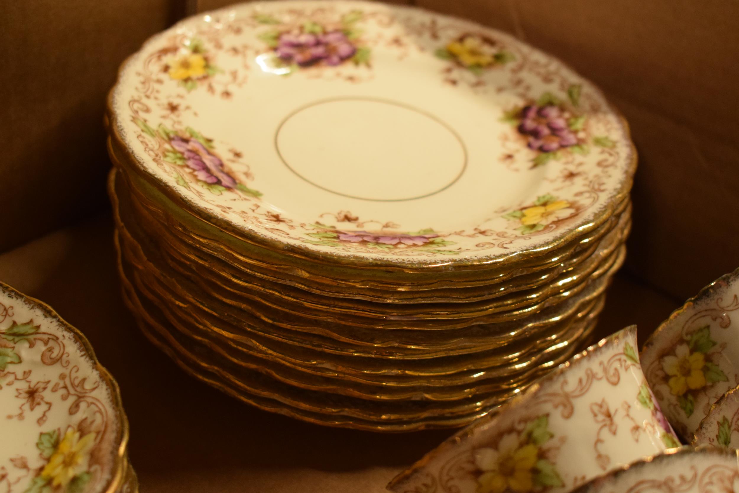 Melba China tea ware to include 9 cups, 12 saucers, 12 sides, milk and sugar with a cake plate. In - Image 5 of 6