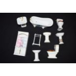 A collection of dolls house furniture to include bathroom items (9).