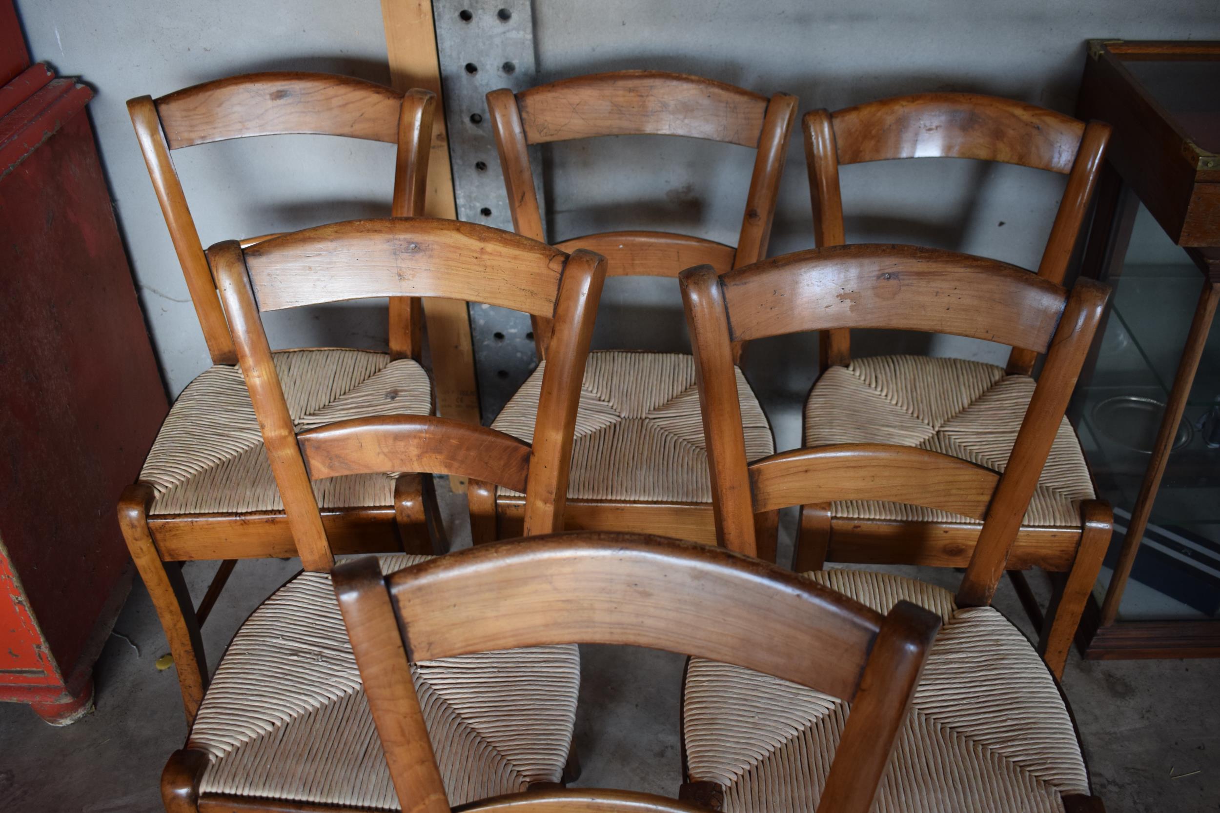 A set of 6 late 19th century elm (or similar) rush stead dining chairs, 82cm tall (6). In good - Image 4 of 7