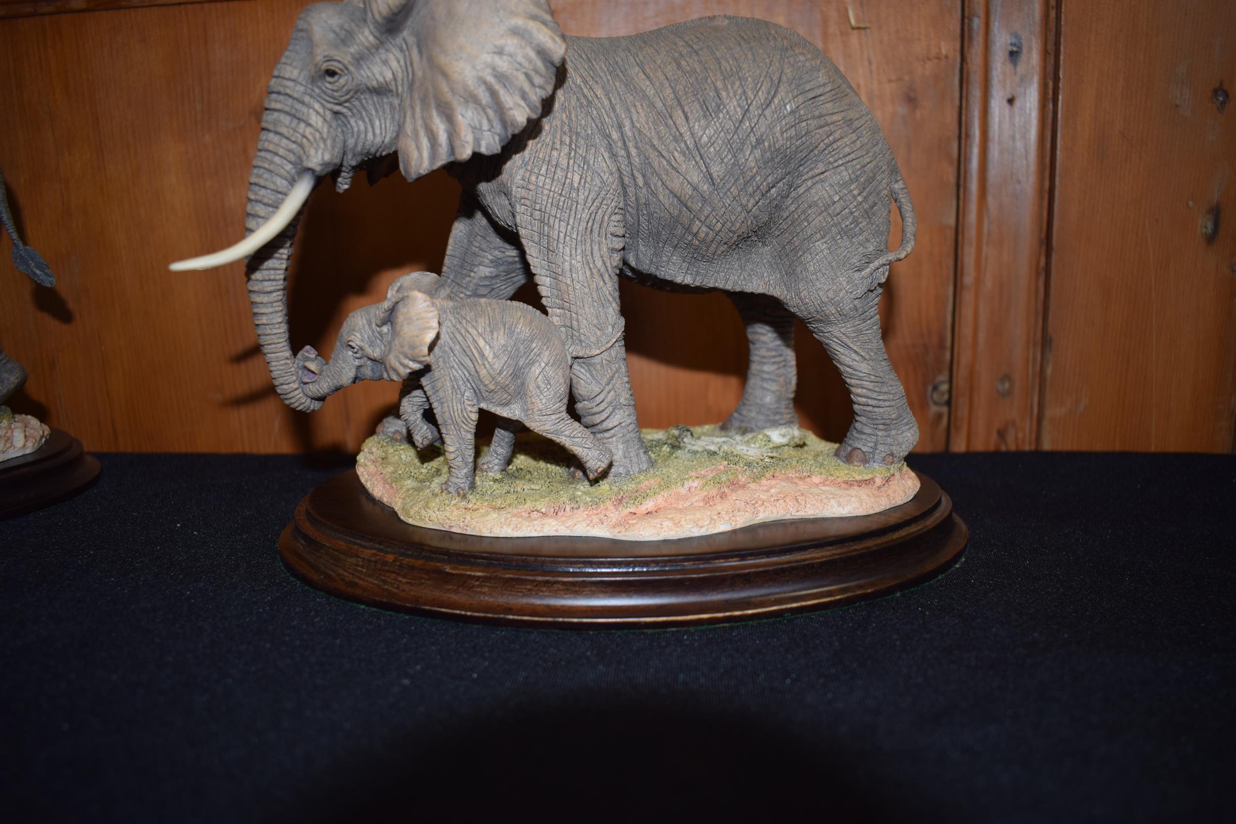 A collection of elephant figures to include Country Artists Bull Elephant CA948, Mother & Calf - Image 9 of 13