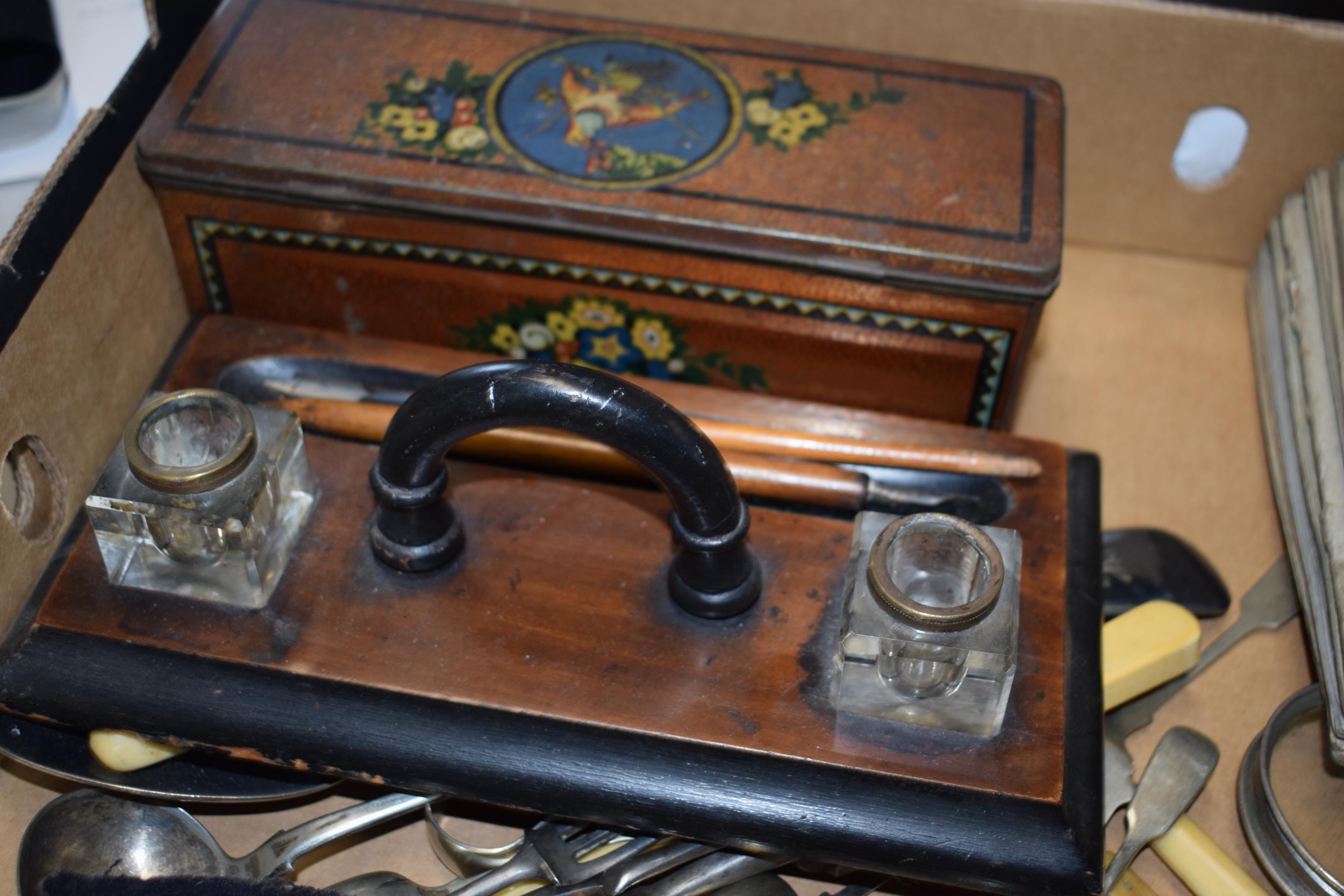 An interesting collection of items to include a desk tidy, cigarette cards in albums to include - Image 8 of 10