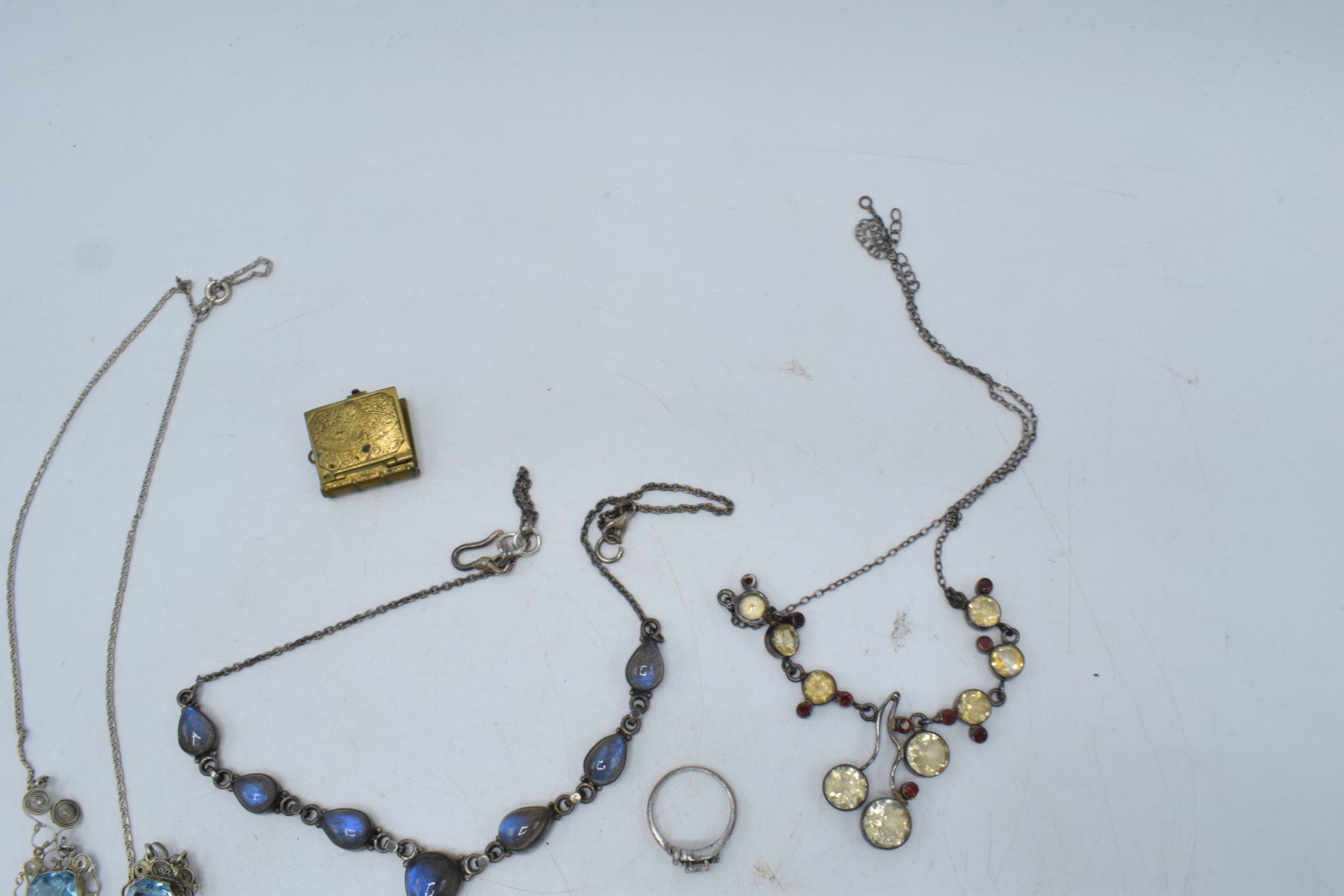 A collection of silver and white coloured metal jewellery to include necklaces, rings and others, - Image 5 of 5