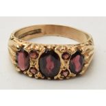 9ct gold ring set with 7 garnets, 4.1 grams, size Q.