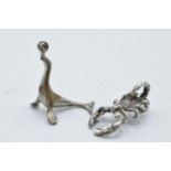 A pair of silver miniature figures of a seal and a lobster, combined weight 12.4 grams (2),