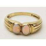 9ct gold ring set with 2 opals, 3.3 grams, size S/T.
