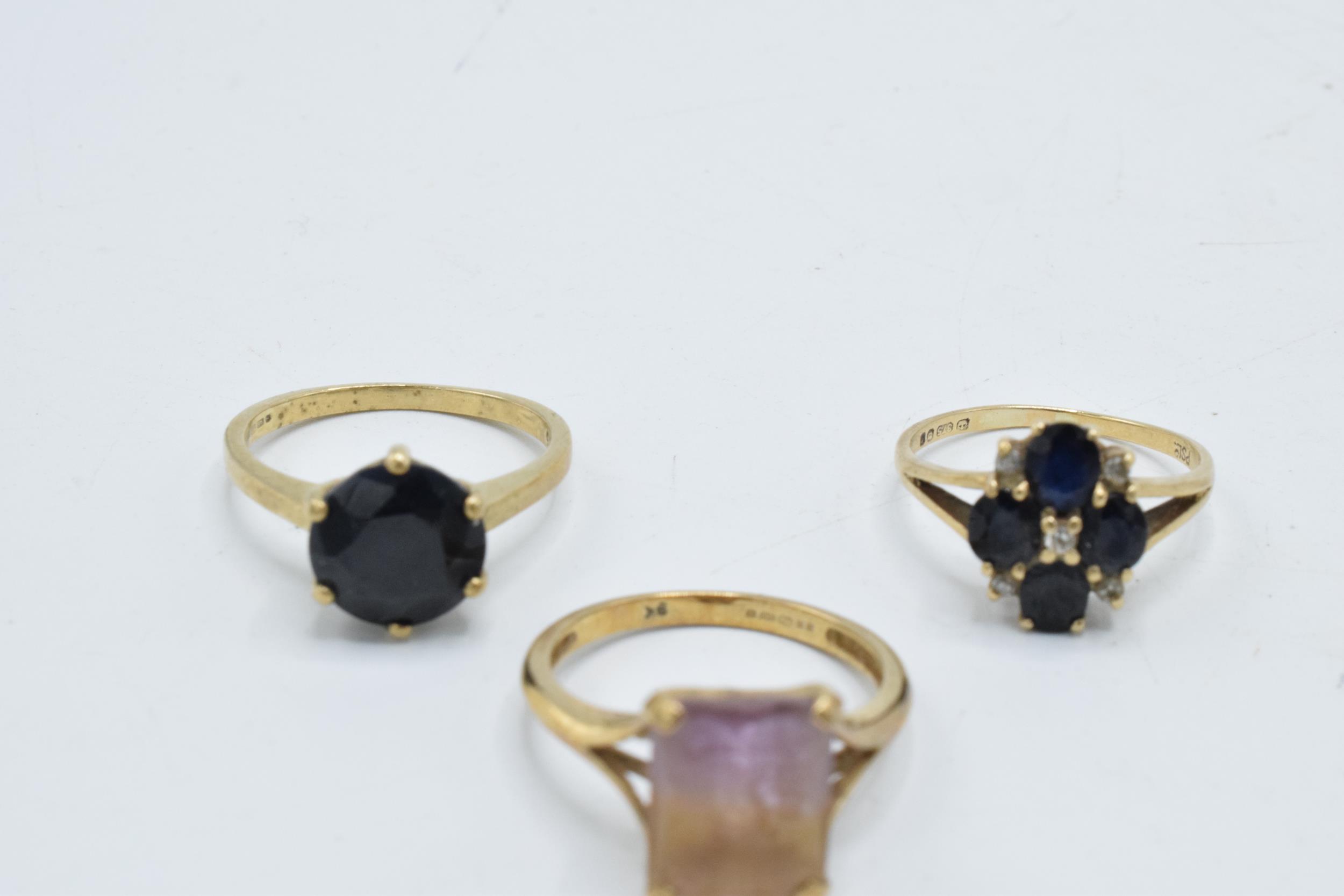 A trio of 9ct gold dress rings set with semi precious stones, 8.2 grams (3). - Image 2 of 4