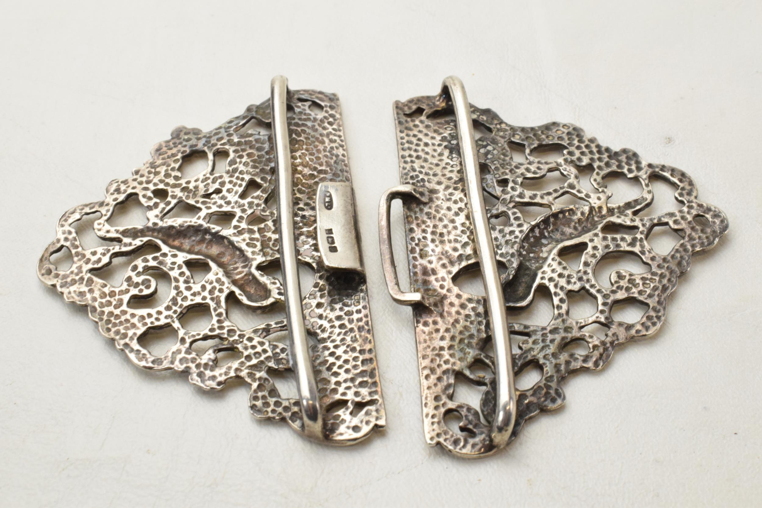 Silver belt buckle with cherub decoration, Birmingham 1964, 50.8 grams. - Image 2 of 2