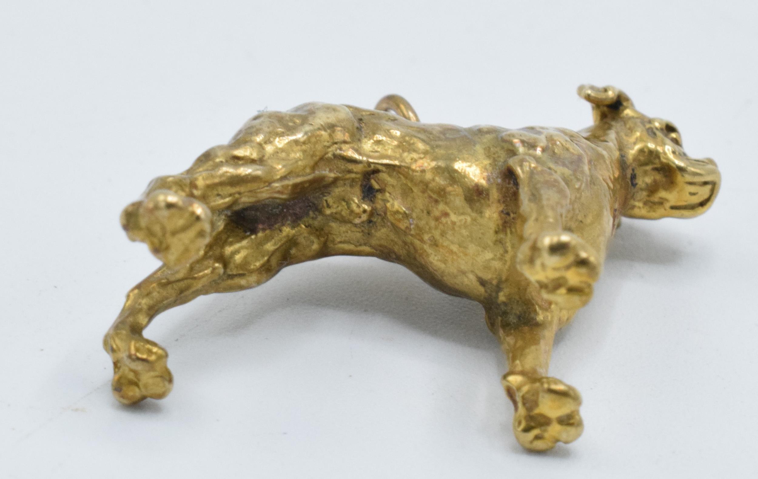 9ct gold charm in the form of a boxer dog, 5.8 grams, 24mm long, hallmarked. - Image 2 of 4