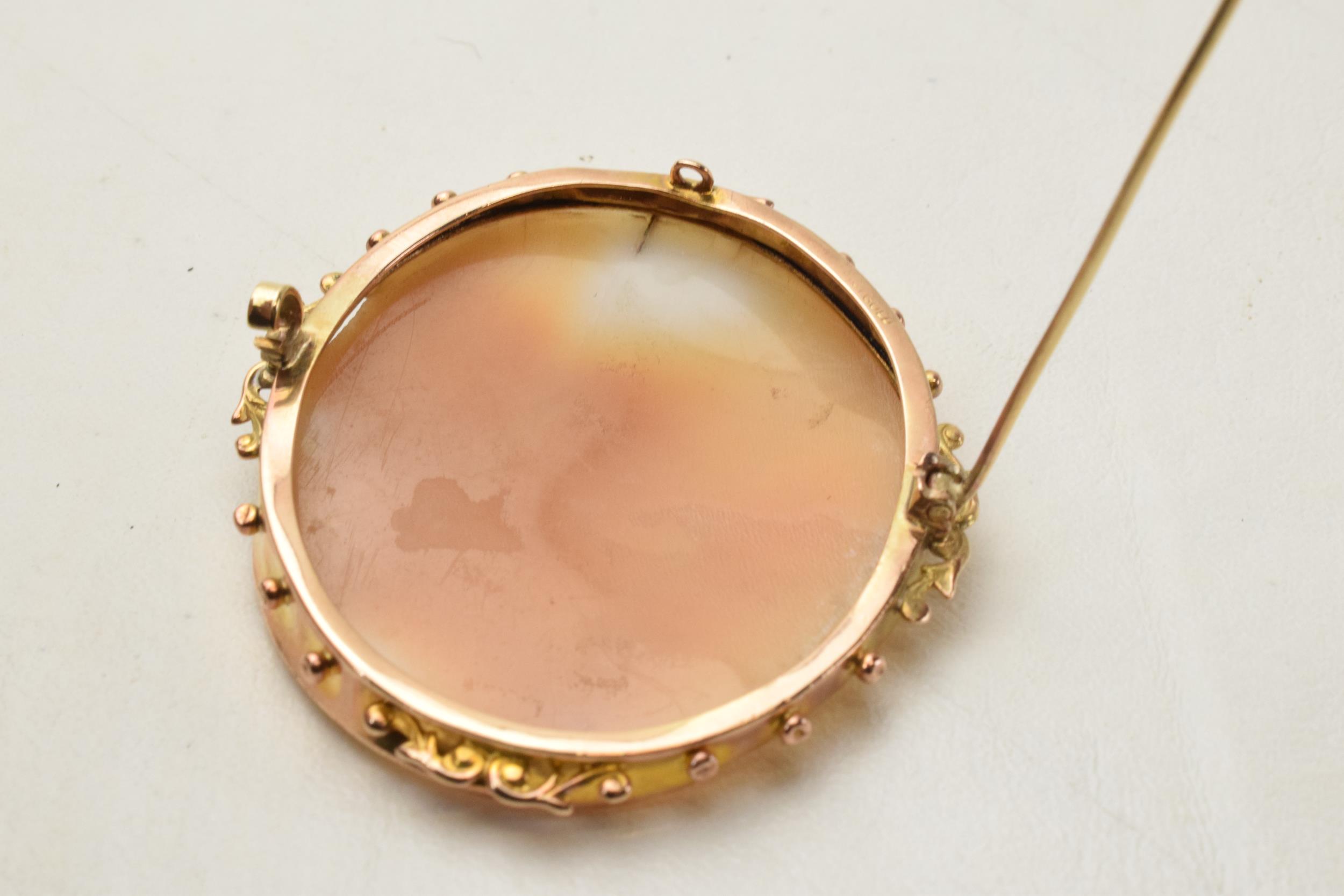 9ct gold framed Brittania scene cameo, 11.2 grams gross weight, 5cm tall. - Image 2 of 2