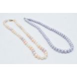 A collection of 4 faux pearl necklaces of varying colours (4).