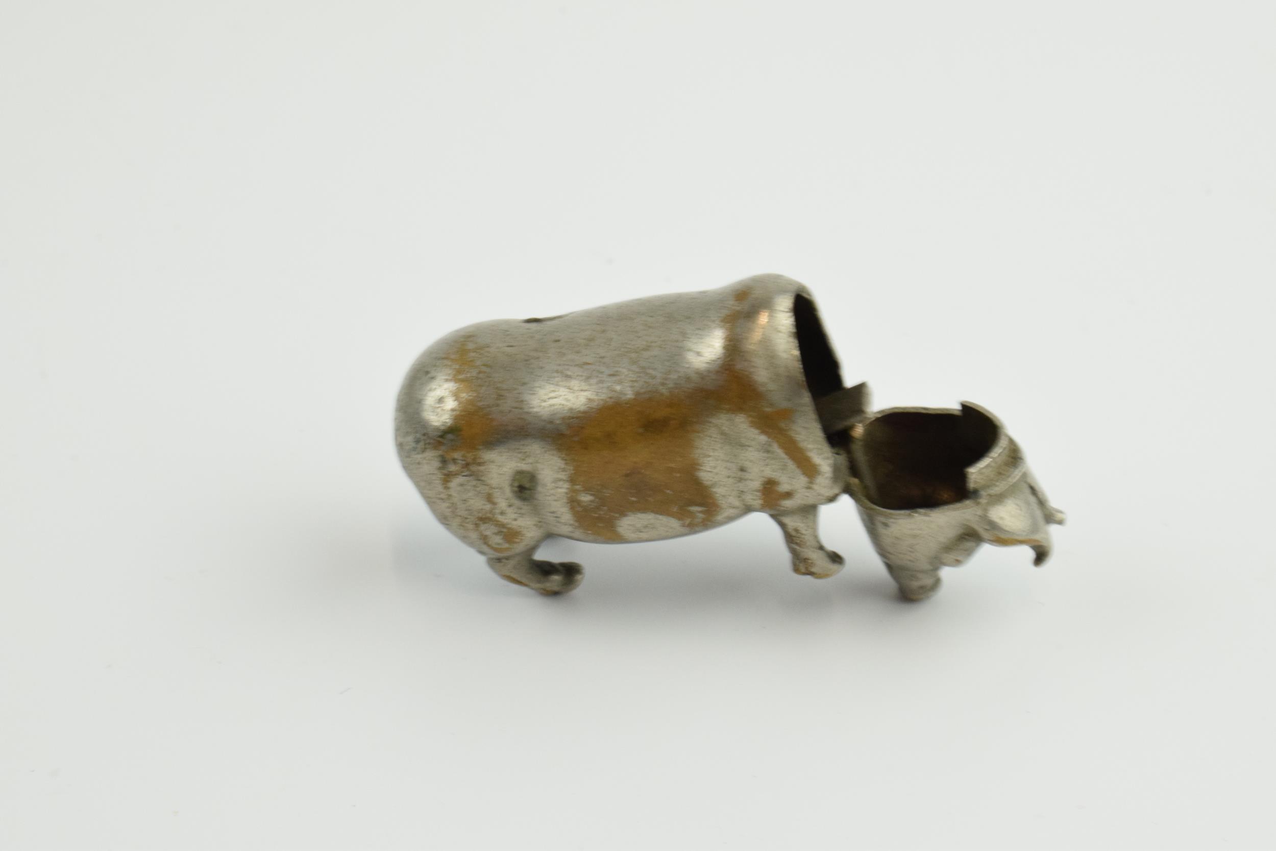 Interesting items to include a novelty plated vesta case in the form of a pig, a pair of white metal - Image 10 of 11