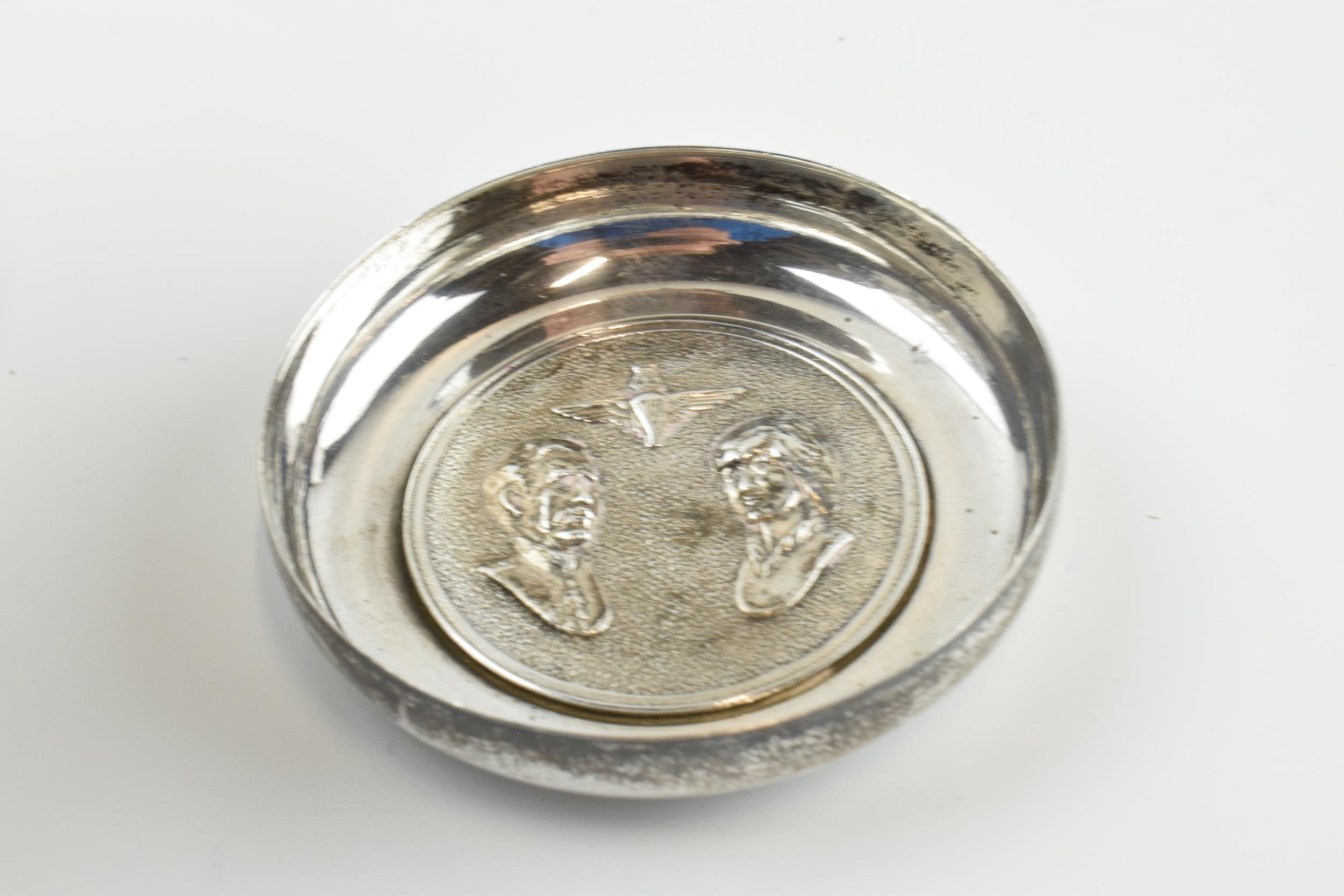 A pair of silver items to include an ornate pedestal sweet dish, Birmingham 1922, loaded base, and a - Image 4 of 8