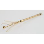 9ct gold mechanical cocktail stirrer / swizzle stick, 12.5cm extended, 5.0 grams gross weight.