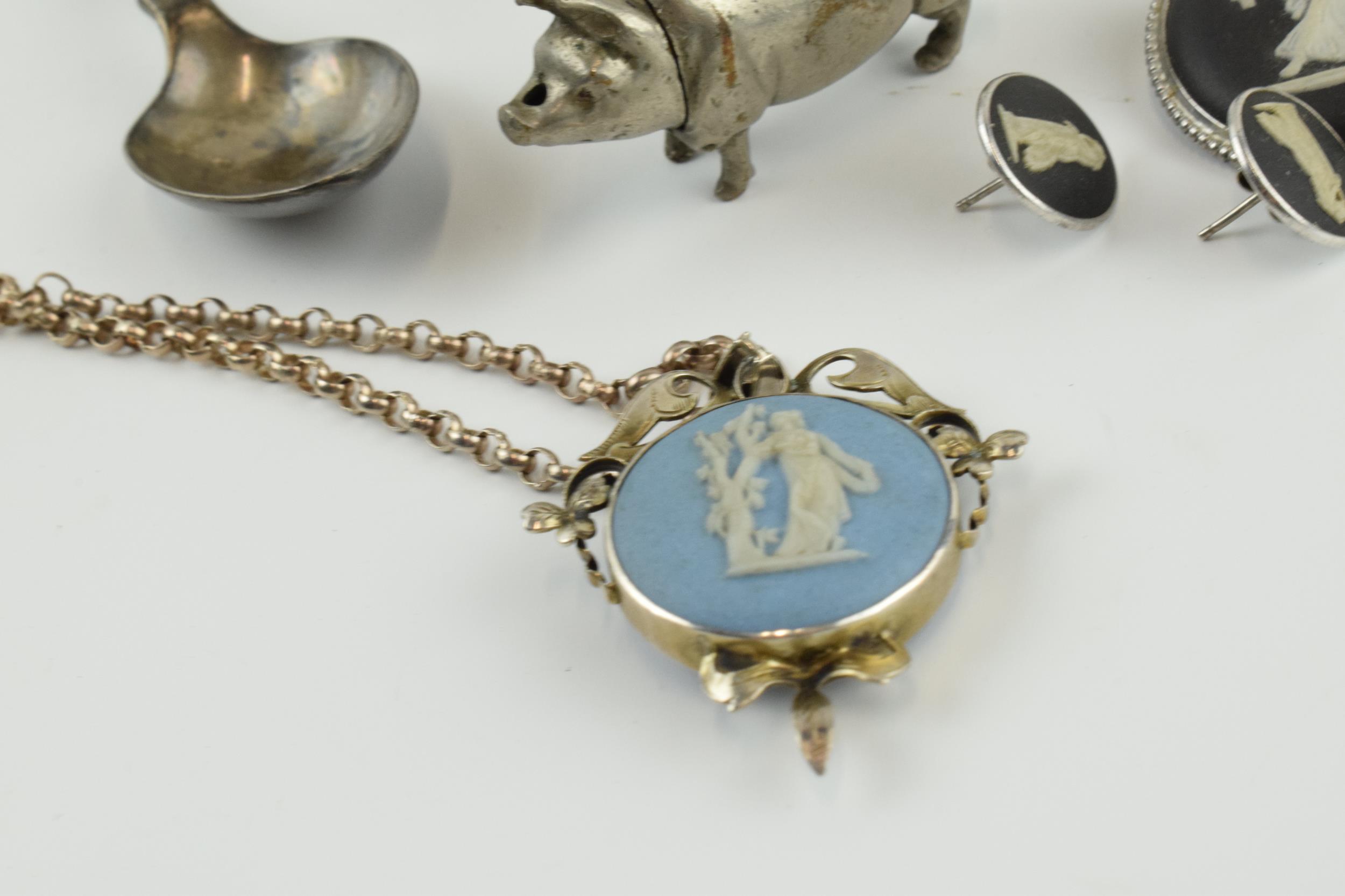 Interesting items to include a novelty plated vesta case in the form of a pig, a pair of white metal - Image 6 of 11