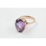 9ct gold ring set with large amethyst stone, 7.1 grams, V/W.