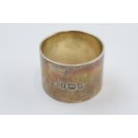 Silver napkin ring, London 1906, 64.5 grams.