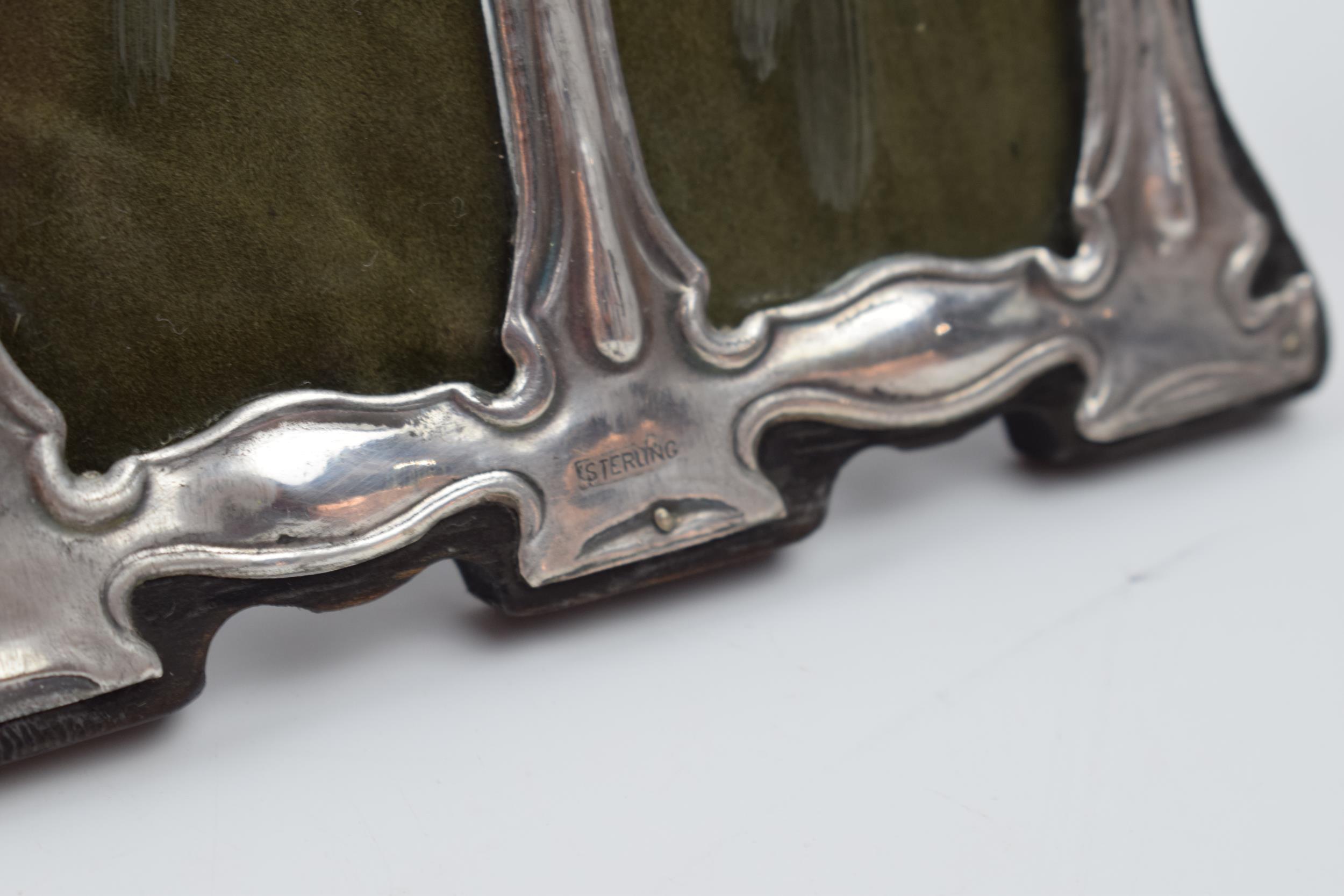 Sterling silver double photo frame with enamelled decoration in an Art Nouveau / Liberty style, 11cm - Image 3 of 5