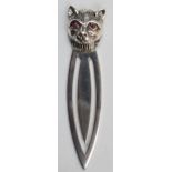 Sterling silver book mark in the form of a cat's head, 5.5cm long.