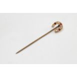 9ct gold stick pin in the form of a horseshoe set with garnets and pearls on base metal pin, 5cm