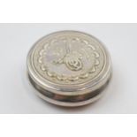 Silver .900 modern pill box with repousse decoration, 28.8 grams.