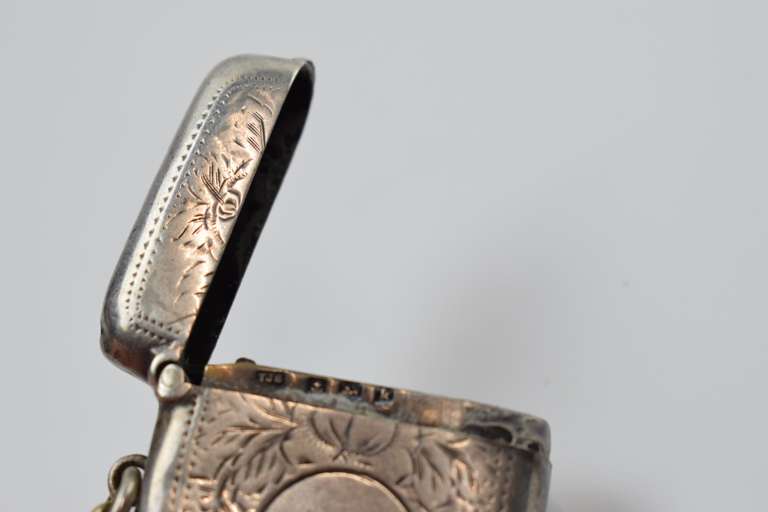 Hallmarked silver vesta case with engraved decoration, Birm 1909, gross weight 21.5 grams. - Image 3 of 3