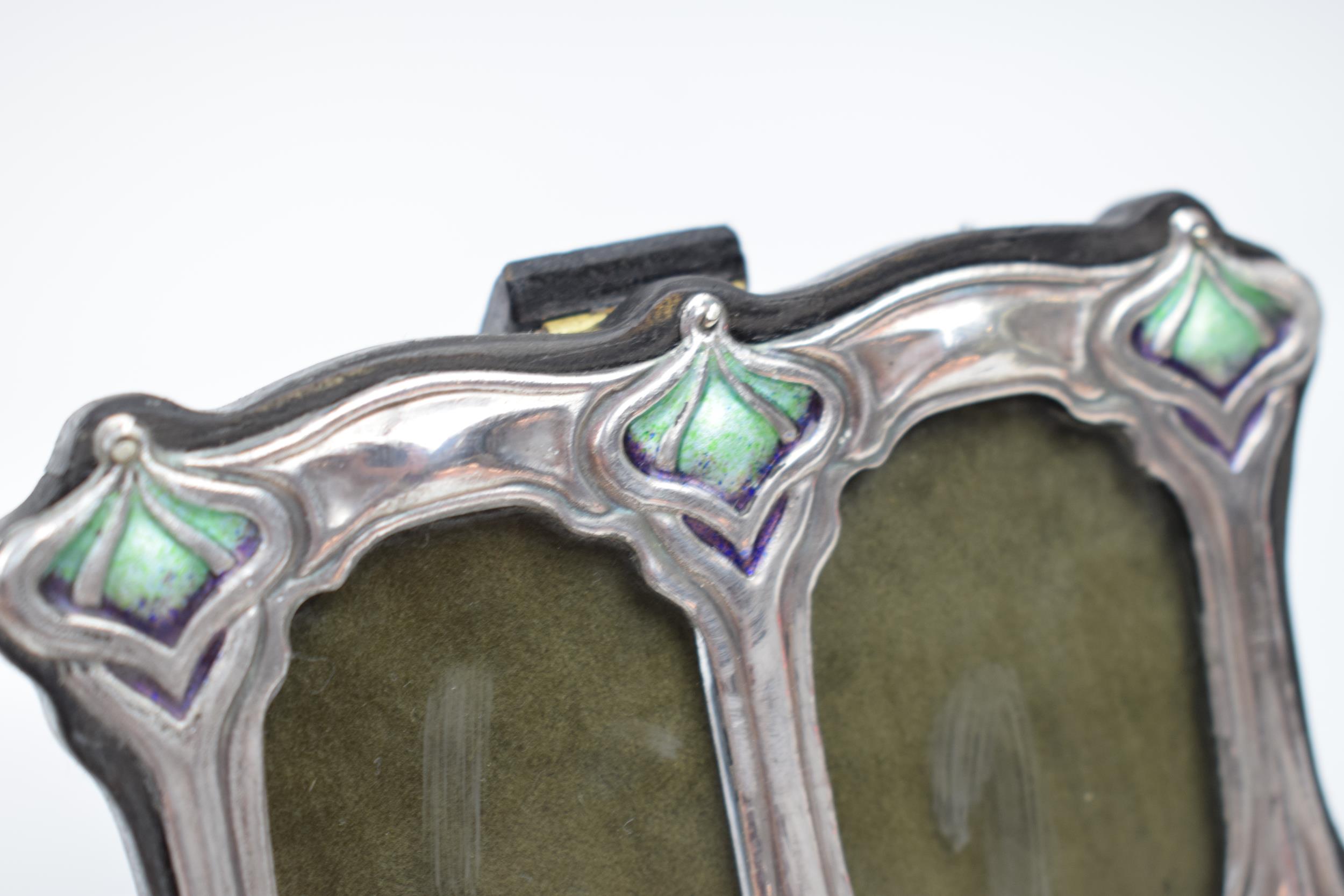 Sterling silver double photo frame with enamelled decoration in an Art Nouveau / Liberty style, 11cm - Image 4 of 5