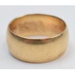 9ct gold band / ring, 5.5 grams, size O.