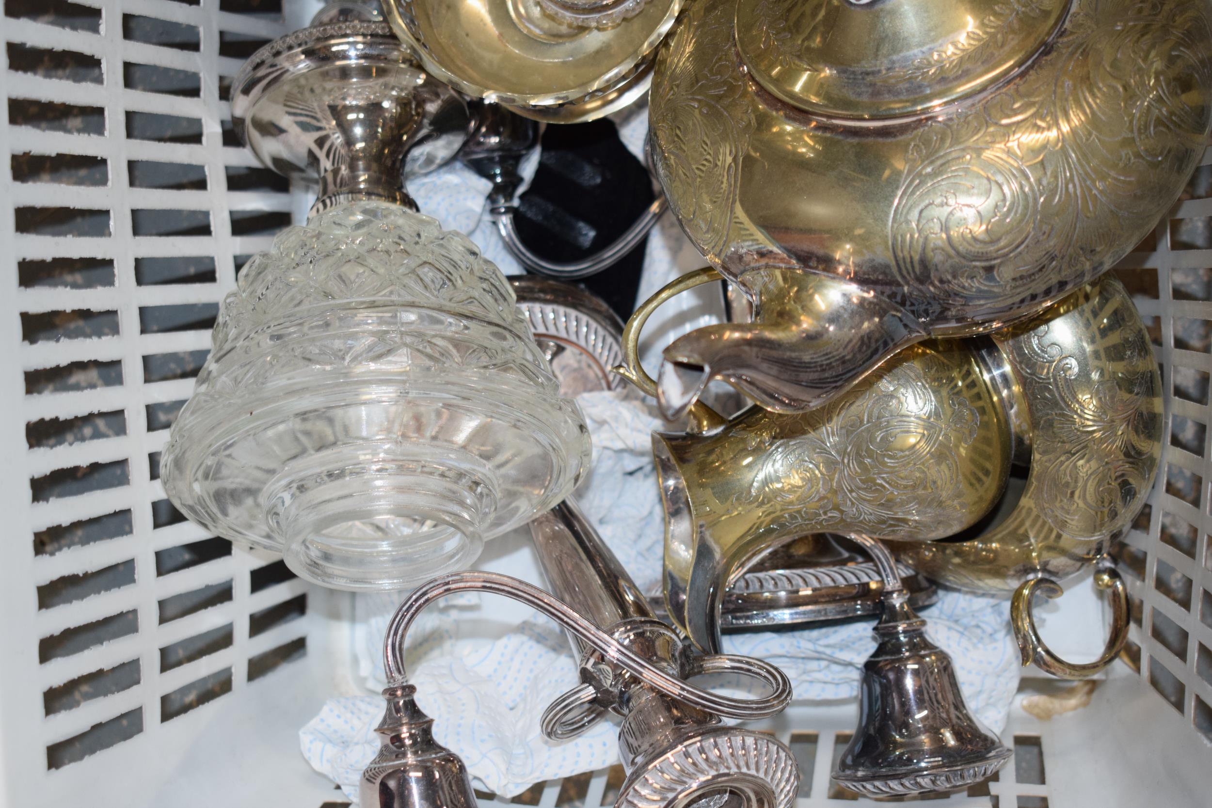 Metalware to include silver plated tea pot, cruet set, glass items and others (Qty). Collection - Image 4 of 4