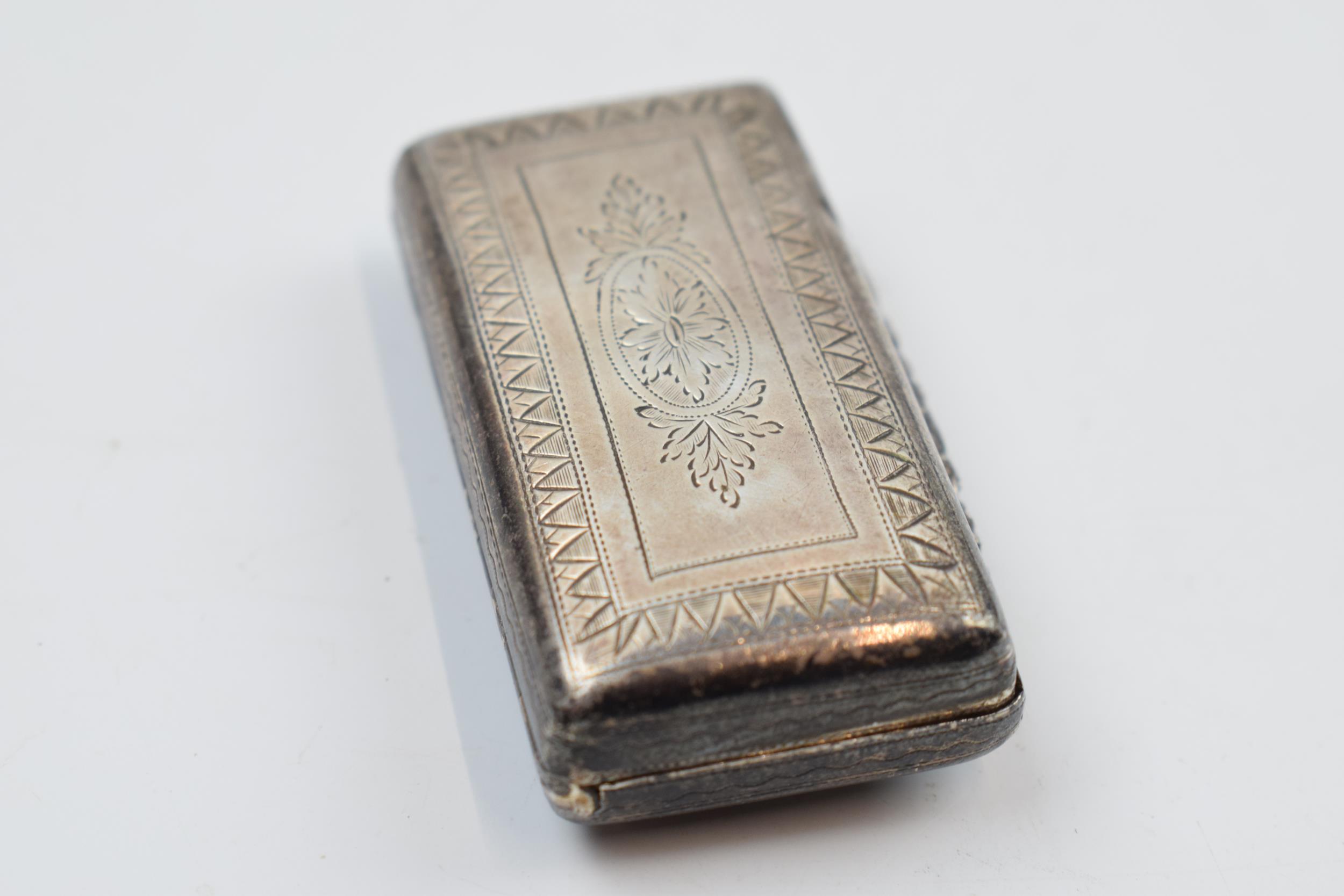 Georgian silver snuff box with raised thumb piece, Birmingham 1833, 21.3 grams. - Image 2 of 3