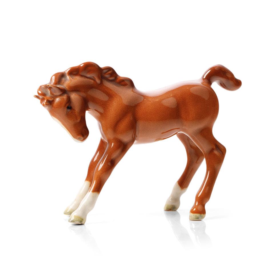 Beswick Chestnut head down foal 1085. In good condition with no obvious damage or restoration.