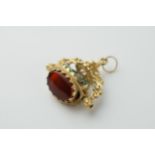 9ct gold three stone swivel watch fob set with onyx, carnelian and jade (or similar), 6.0 grams,