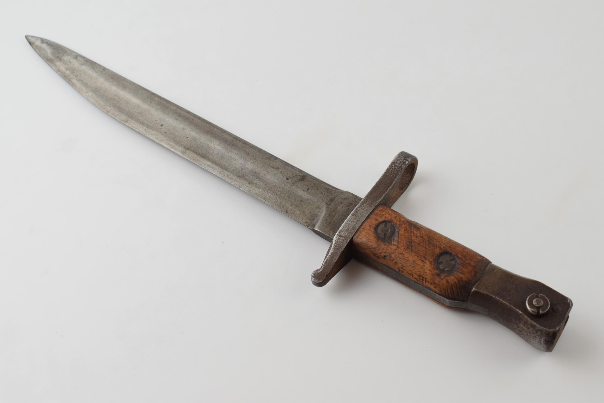World War One bayonet by Ross Rifle Co, Quebec Canada, 1907 patent, 37cm long.