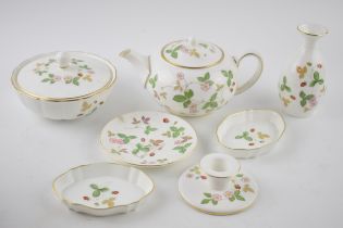 Wedgwood Wild Strawberry tea ware to include a small teapot, a trinket, a vase and others (7).