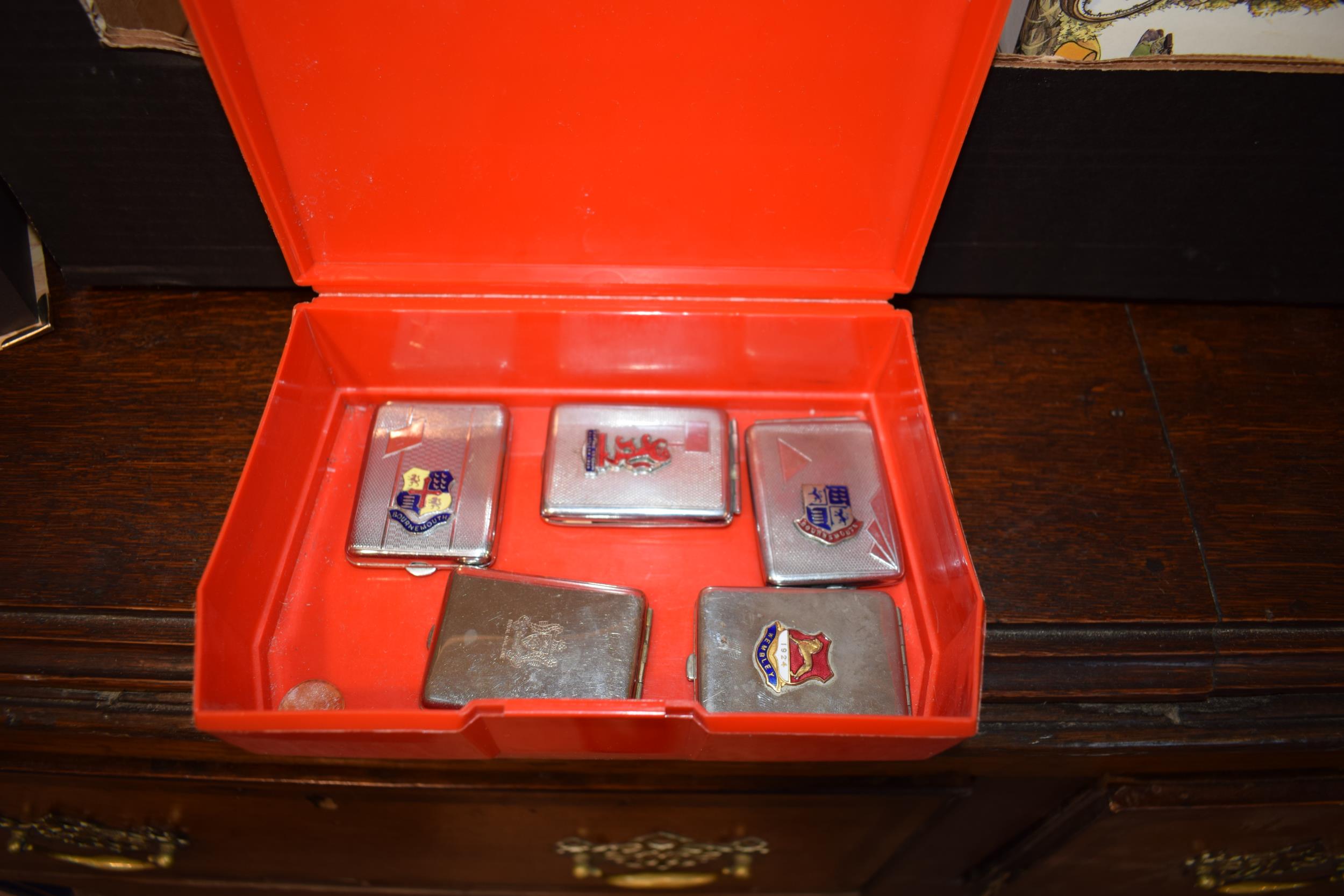 A mixed collection of items to include a quantity of vesta cases with enamel shields (5), vintage - Image 2 of 5