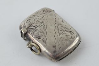 Hallmarked silver vesta case with engraved decoration, 14.7 grams, Birmingham 1907.