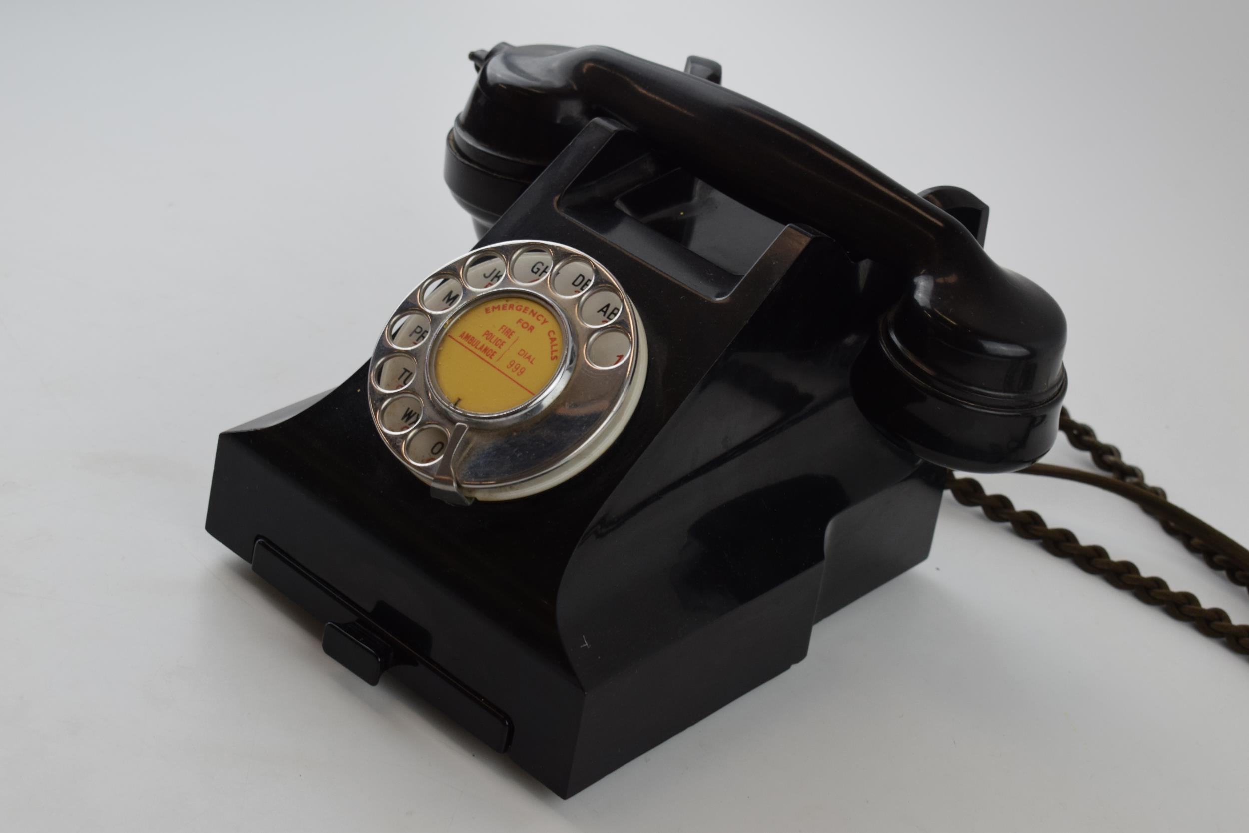 Vintage bakelite telephone and base, with wire. - Image 3 of 4