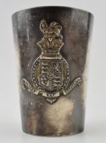 Elkington & Co silver plated beaker bearing the crest, 'honi soit y pense sancte et sapienter'