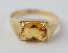 9ct gold ring with citrine style stone, 2.1 grams, size N.